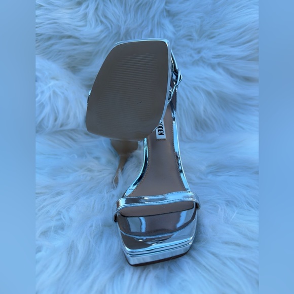 IRIDESSA SILVER STEVE MADDEN SIZE 6 never worn - Picture 2 of 3